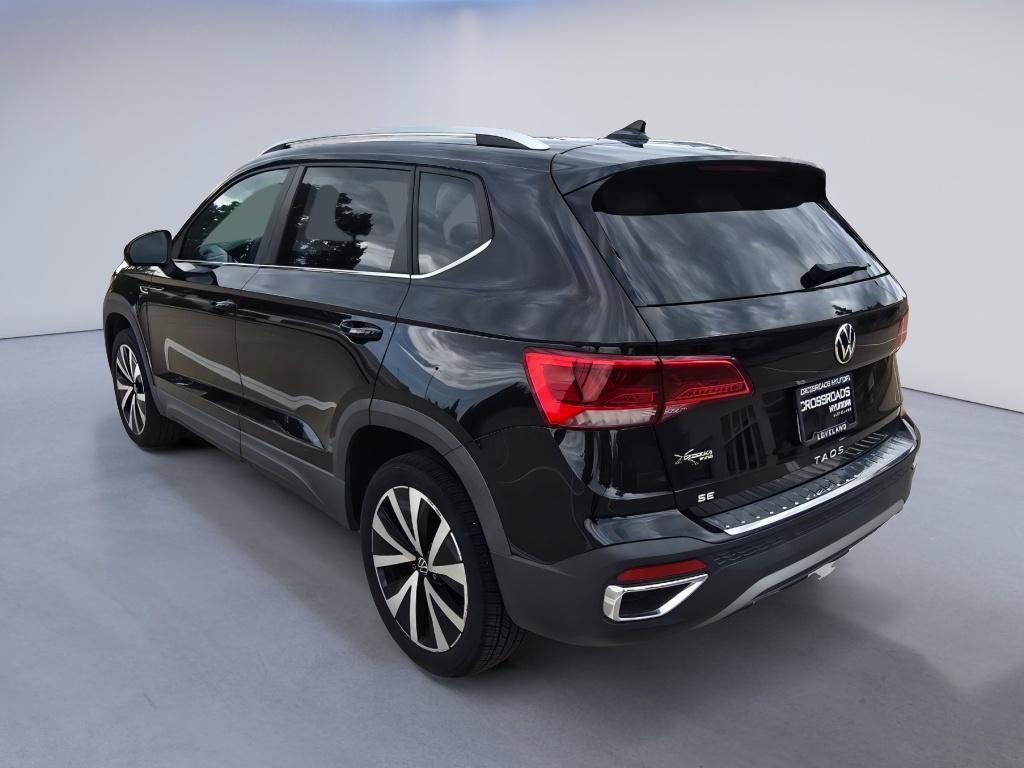 Used 2023 Volkswagen Taos SE w/ Panoramic Sunroof Package FWD image 3