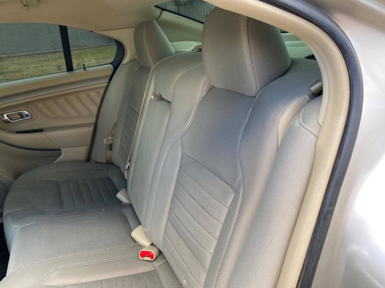 Used 2018 Ford Taurus SE FWD image 36