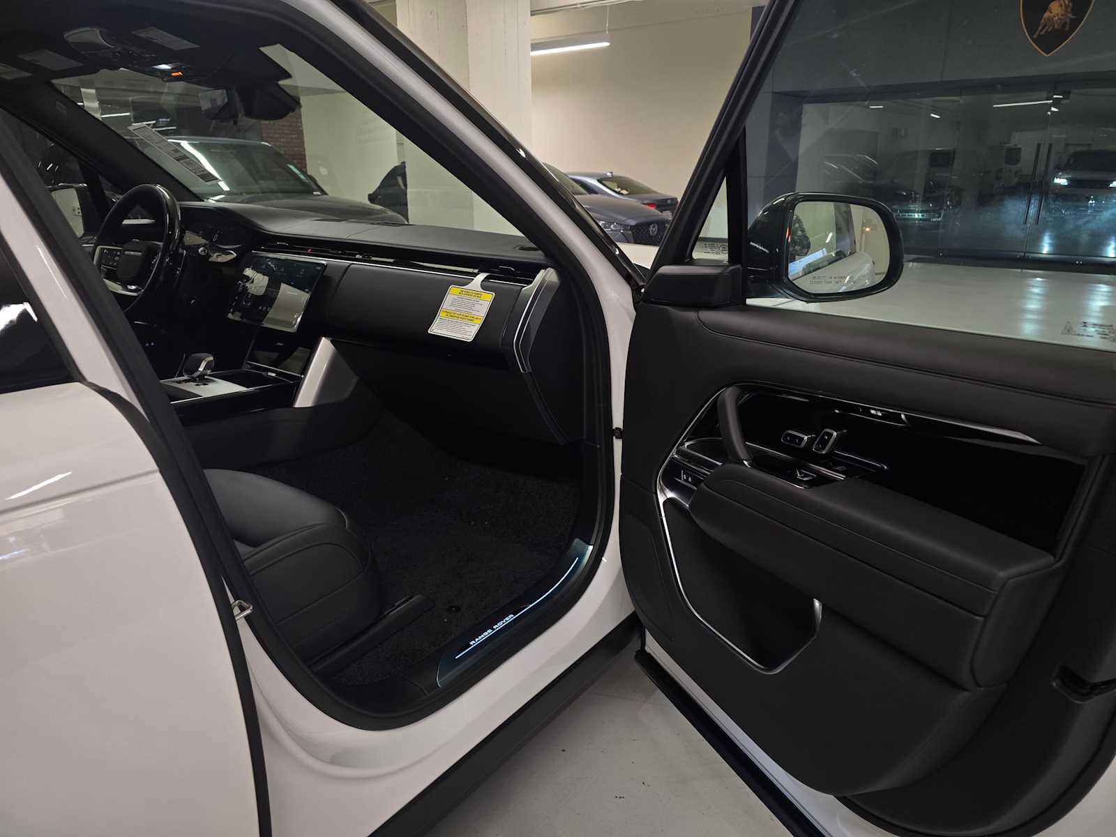 New 2026 Land Rover Range Rover SE image 12