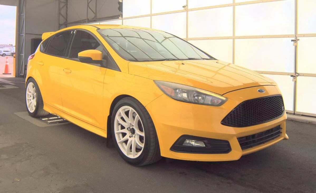Used 2017 Ford Focus ST FWD image 3