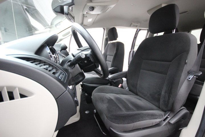 Used 2019 Dodge Grand Caravan SE w/ UConnect Hands-Free Group image 10