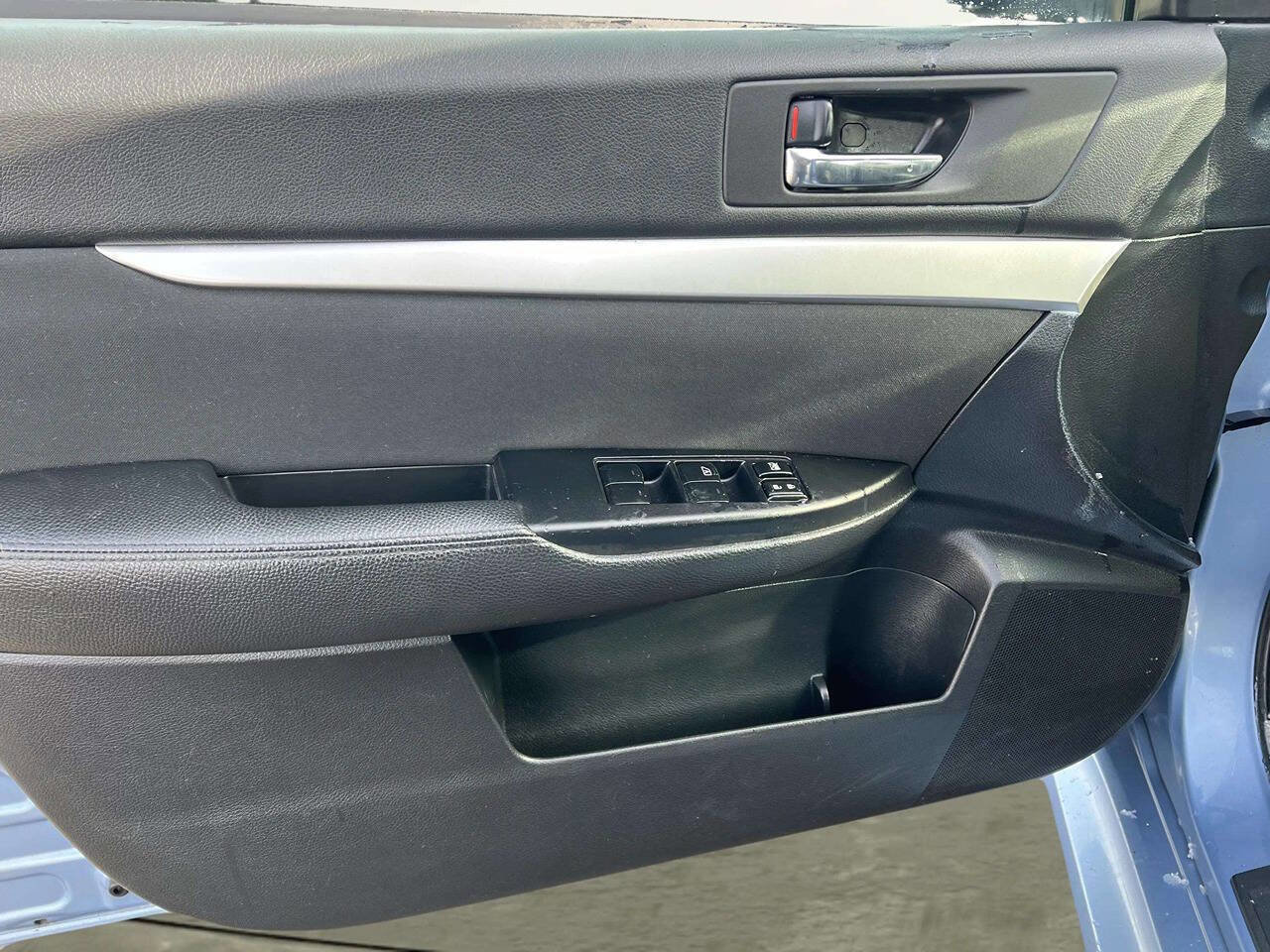 Used 2010 Subaru Legacy 2.5i Premium image 11