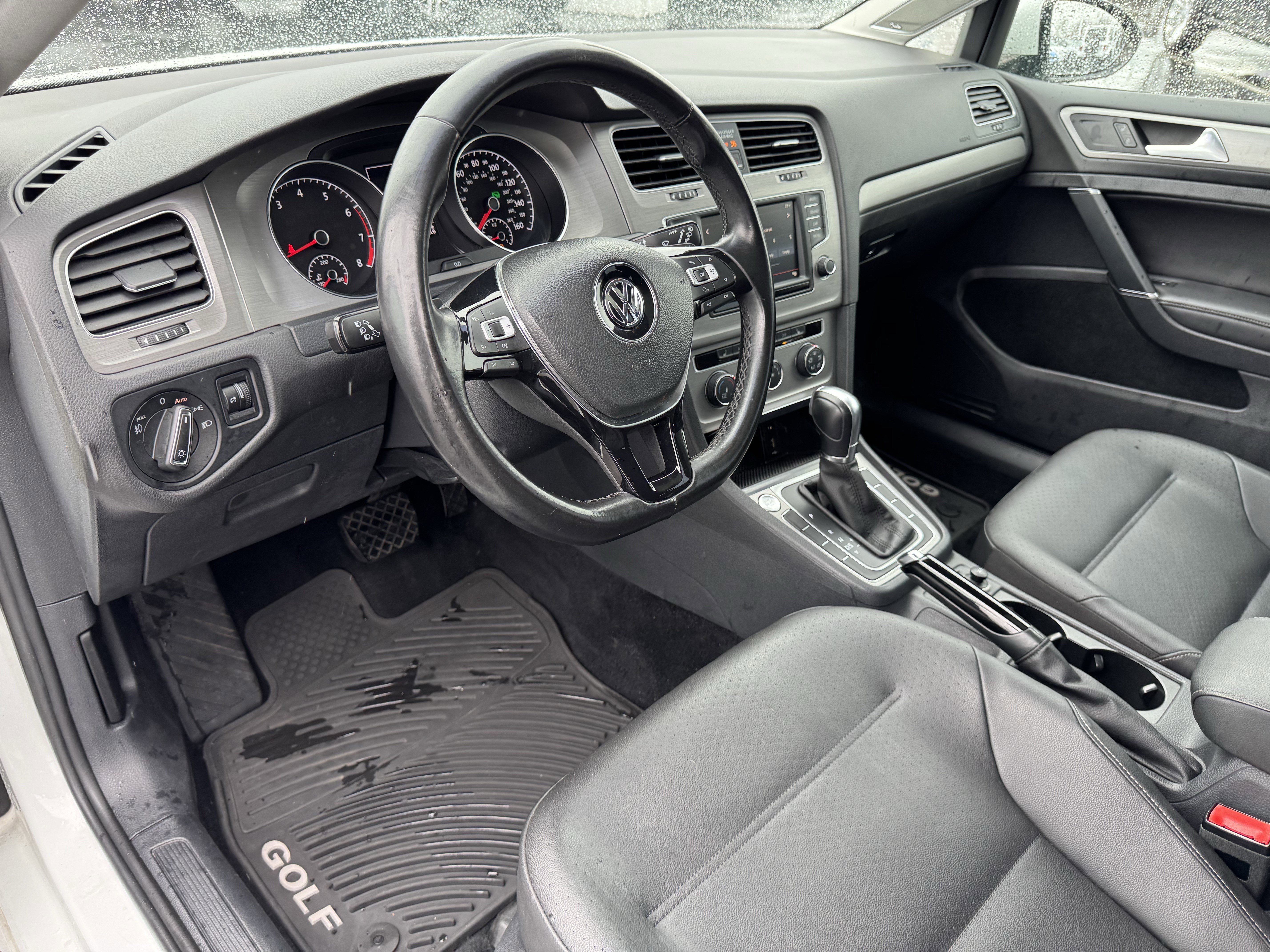 Used 2016 Volkswagen Golf SE image 28