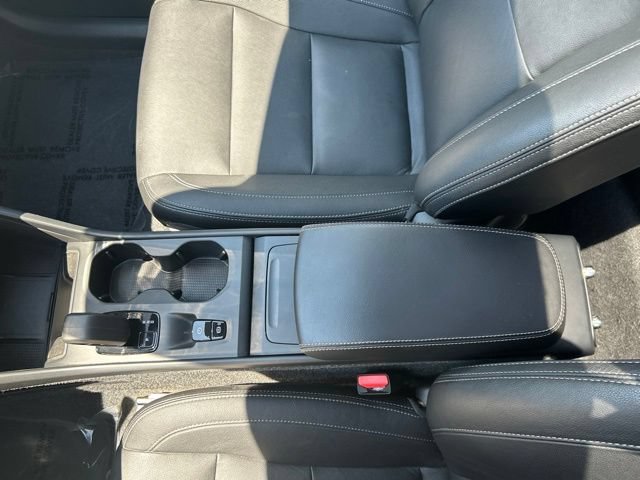Used 2025 Volvo XC40 B5 Core AWD/4WD image 28