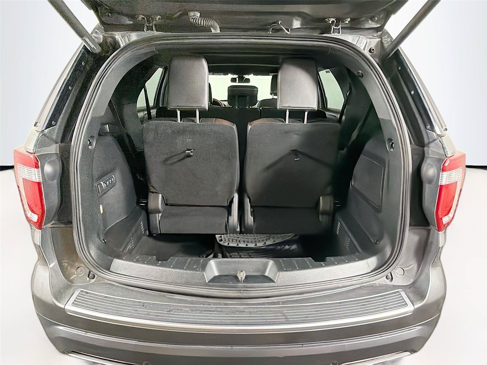 Used 2018 Ford Explorer Platinum AWD/4WD image 14
