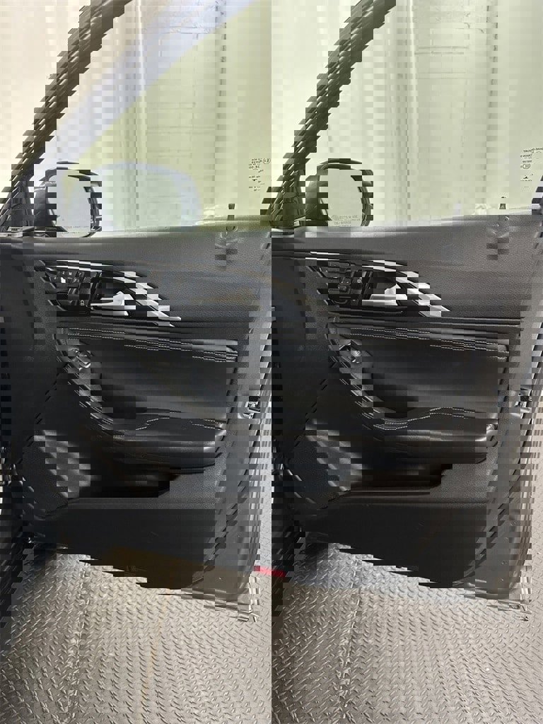 Used 2017 INFINITI QX30 Premium w/ Navigation Package image 34