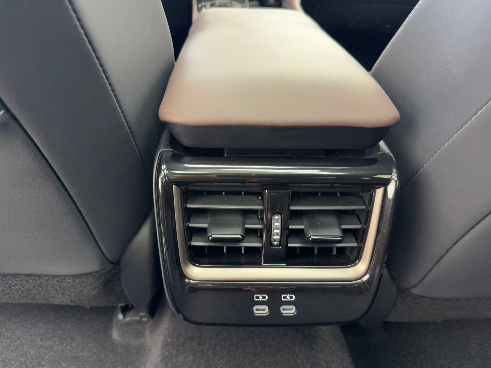 Used 2024 Toyota Crown AWD/4WD image 36