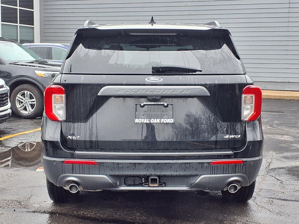 Used 2023 Ford Explorer XLT w/ Equipment Group 202A image 4