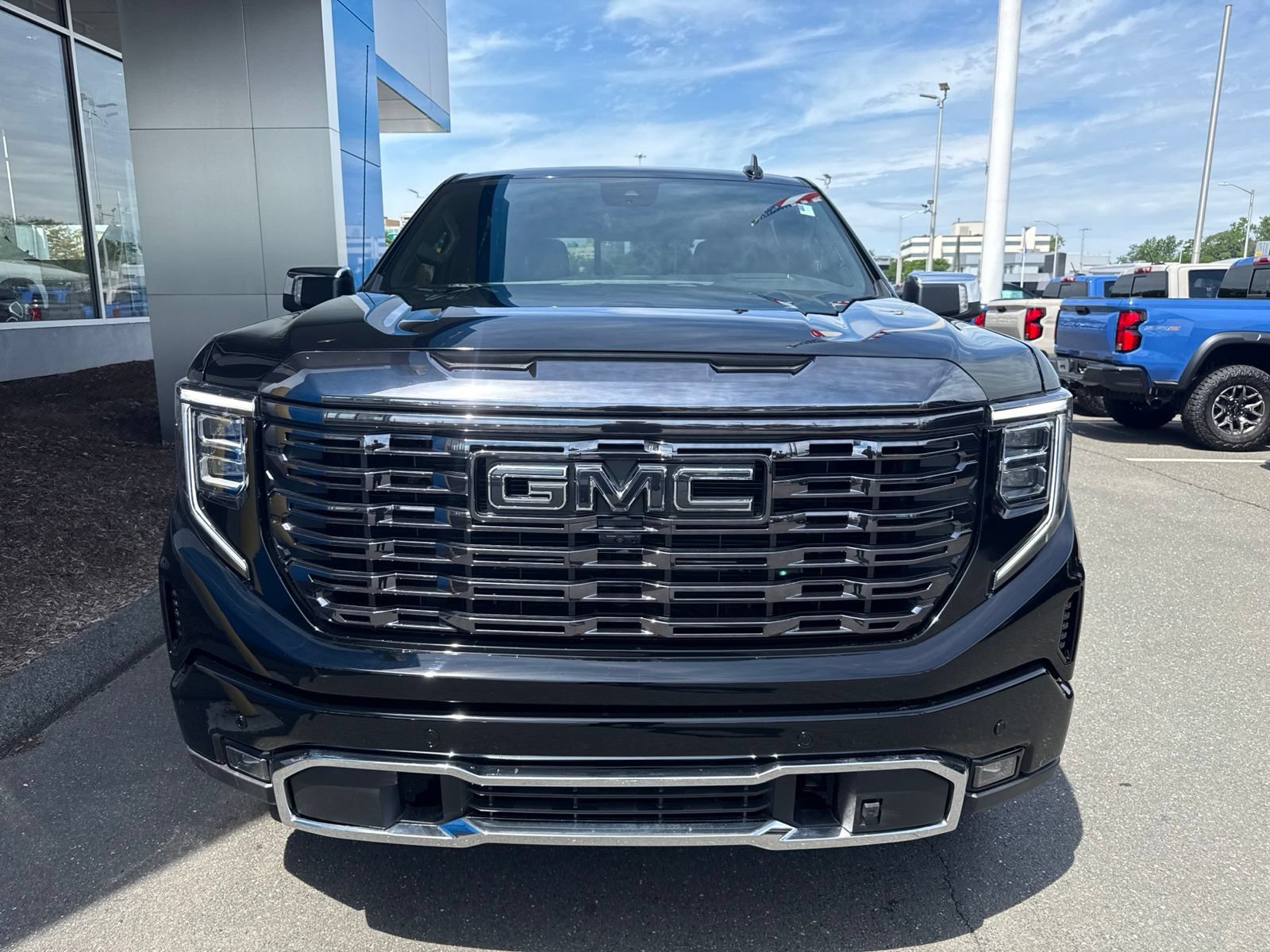 Used 2022 GMC Sierra 1500 Denali Ultimate AWD/4WD image 3