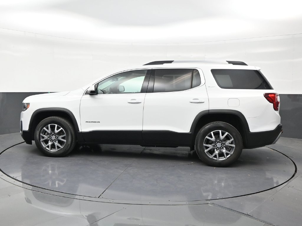 Used 2023 GMC Acadia SLT w/ Technology Package FWD image 2
