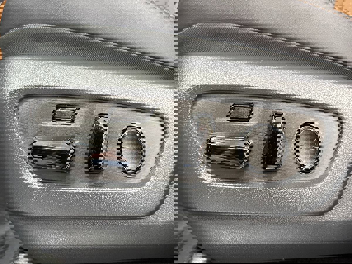 Used 2025 Lexus GX 550 w/ Accessory Package (2T) image 39