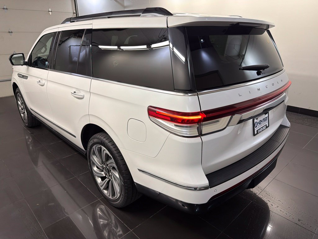 Used 2022 Lincoln Navigator Reserve w/ Equipment Group 201A AWD/4WD image 4