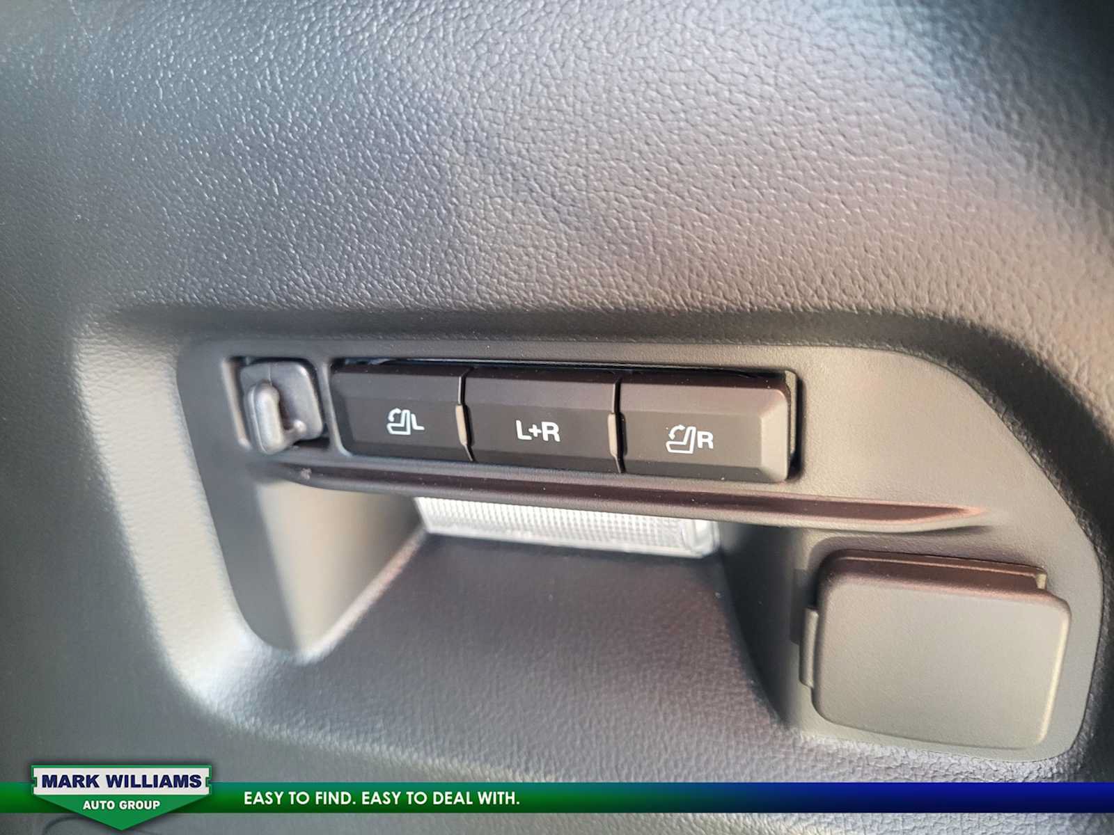 Used 2025 Ford Explorer ST AWD/4WD image 34