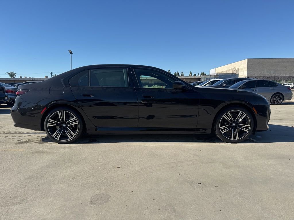 Used 2025 BMW i7 xDrive60 w/ Executive Package image 6