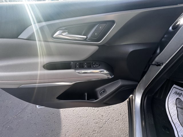 Used 2025 Chevrolet Traverse LT image 14