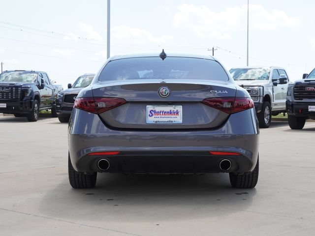 Used 2020 Alfa Romeo Giulia RWD image 8