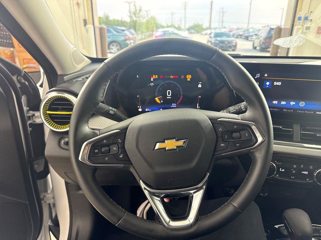 Used 2025 Chevrolet Trax LT w/ Driver Confidence Package FWD image 18
