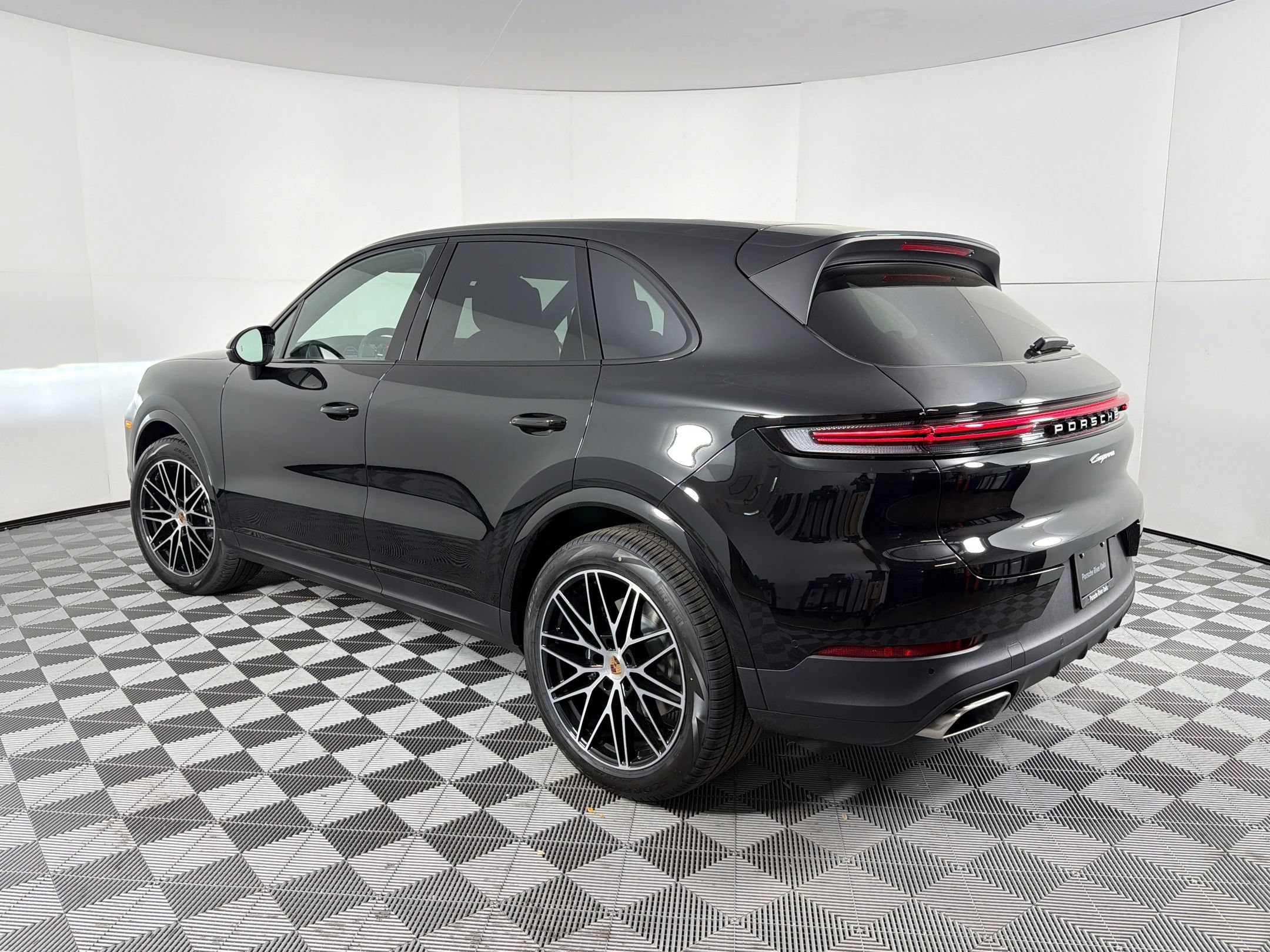 Used 2026 Porsche Cayenne AWD/4WD image 3