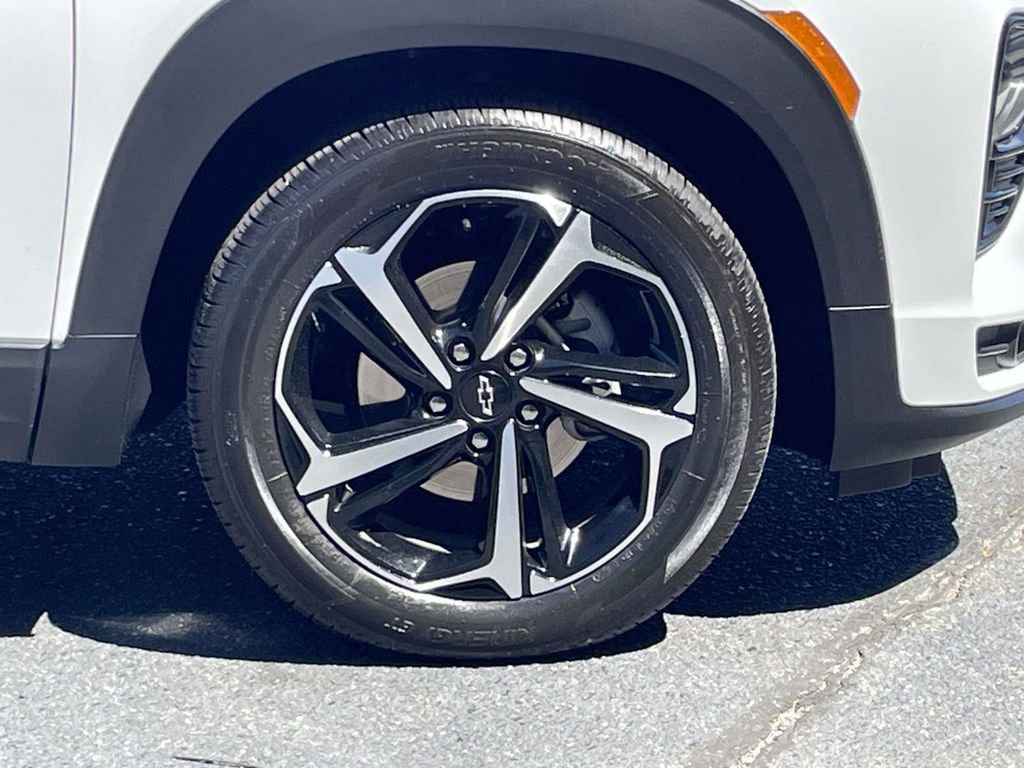 Used 2023 Chevrolet TrailBlazer RS w/ Sun and Liftgate Package FWD image 10