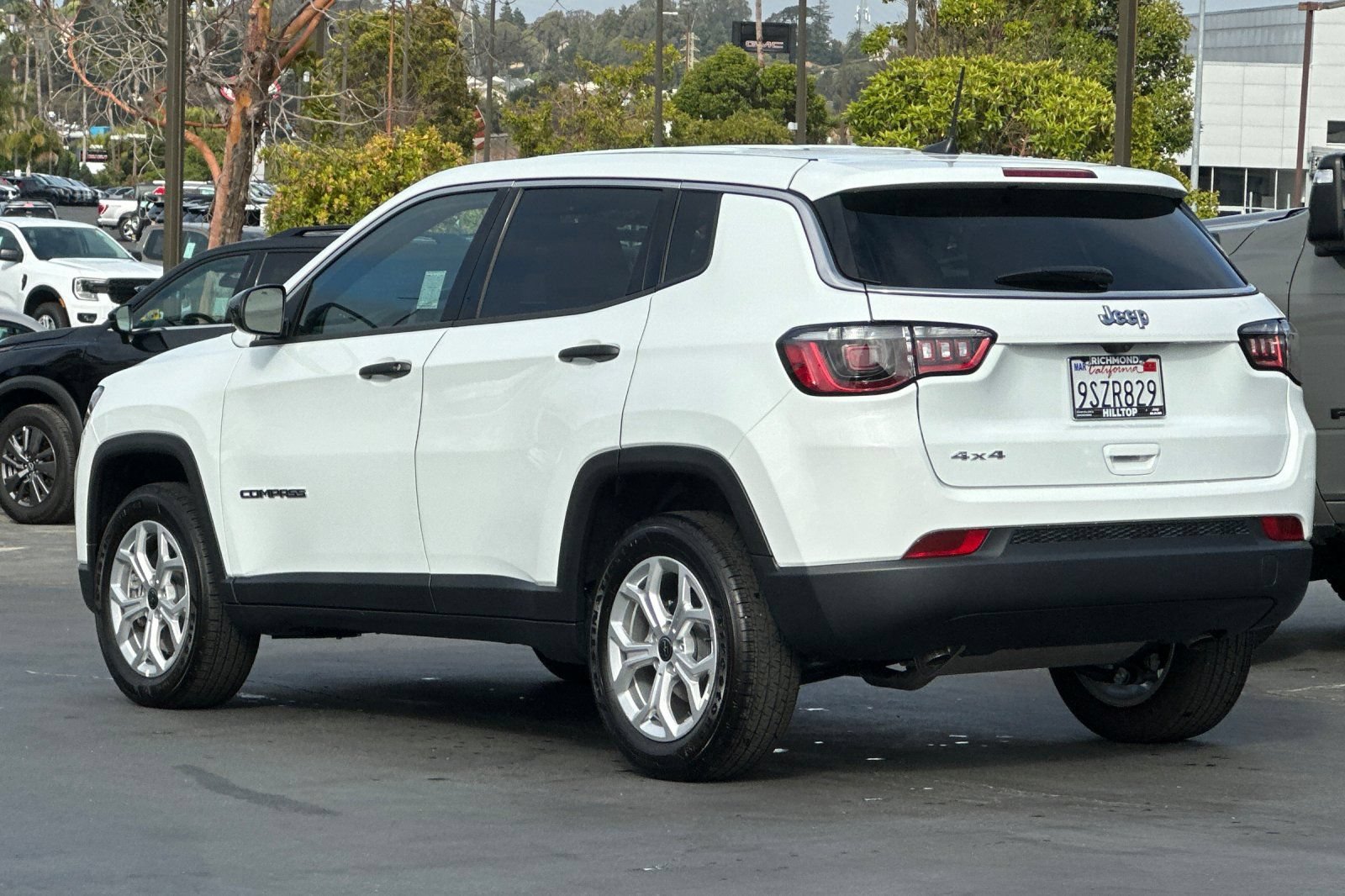 Used 2025 Jeep Compass Sport AWD/4WD image 7