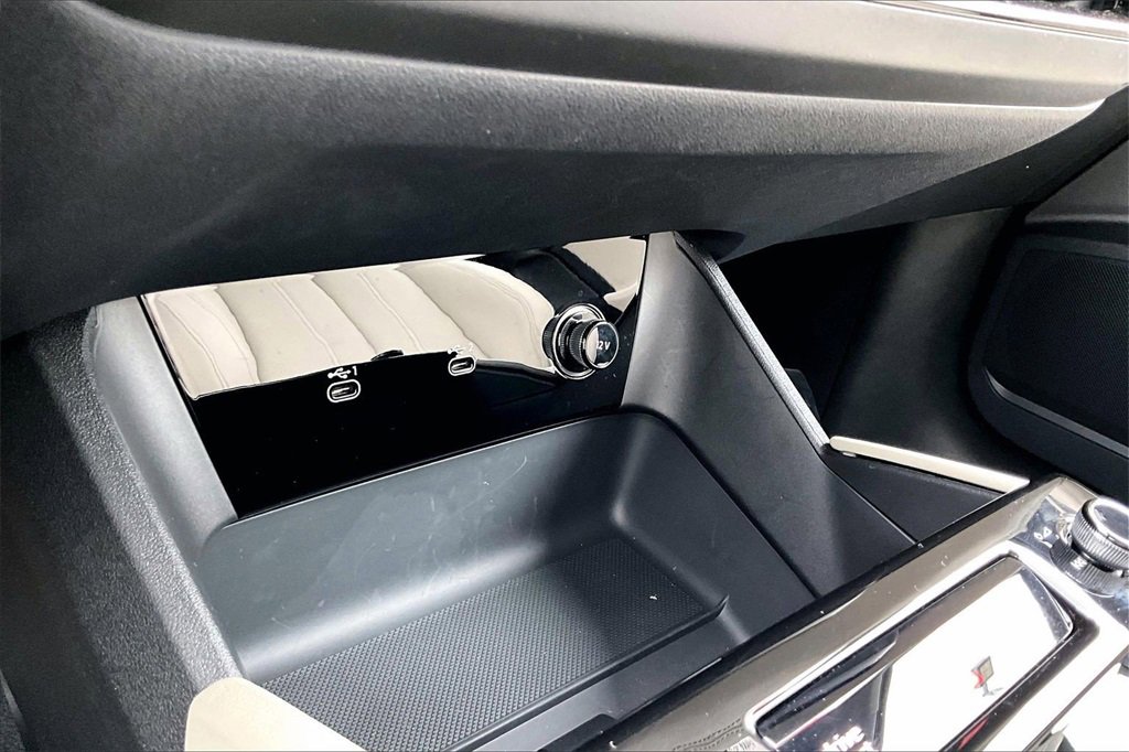 Used 2025 Audi Q6 e-tron Premium Plus w/ Premium Plus image 16