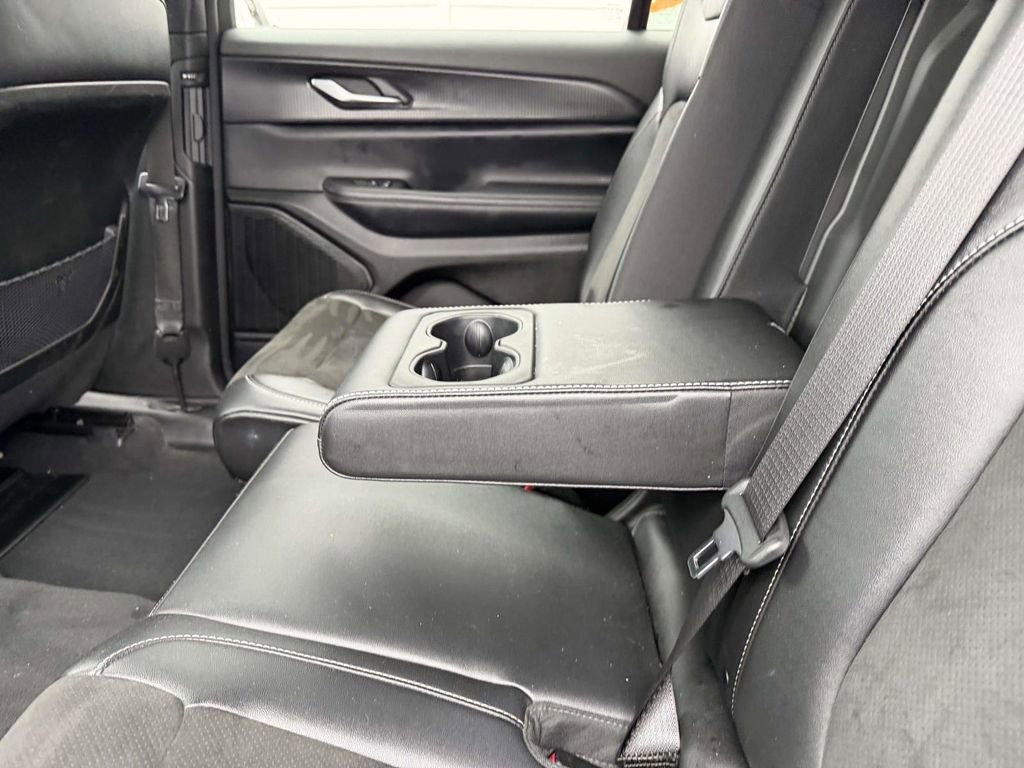 Used 2023 Jeep Grand Cherokee L Laredo AWD/4WD image 22