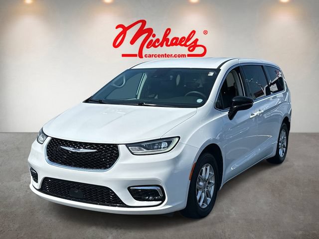 Used 2024 Chrysler Pacifica Touring-L FWD image 6