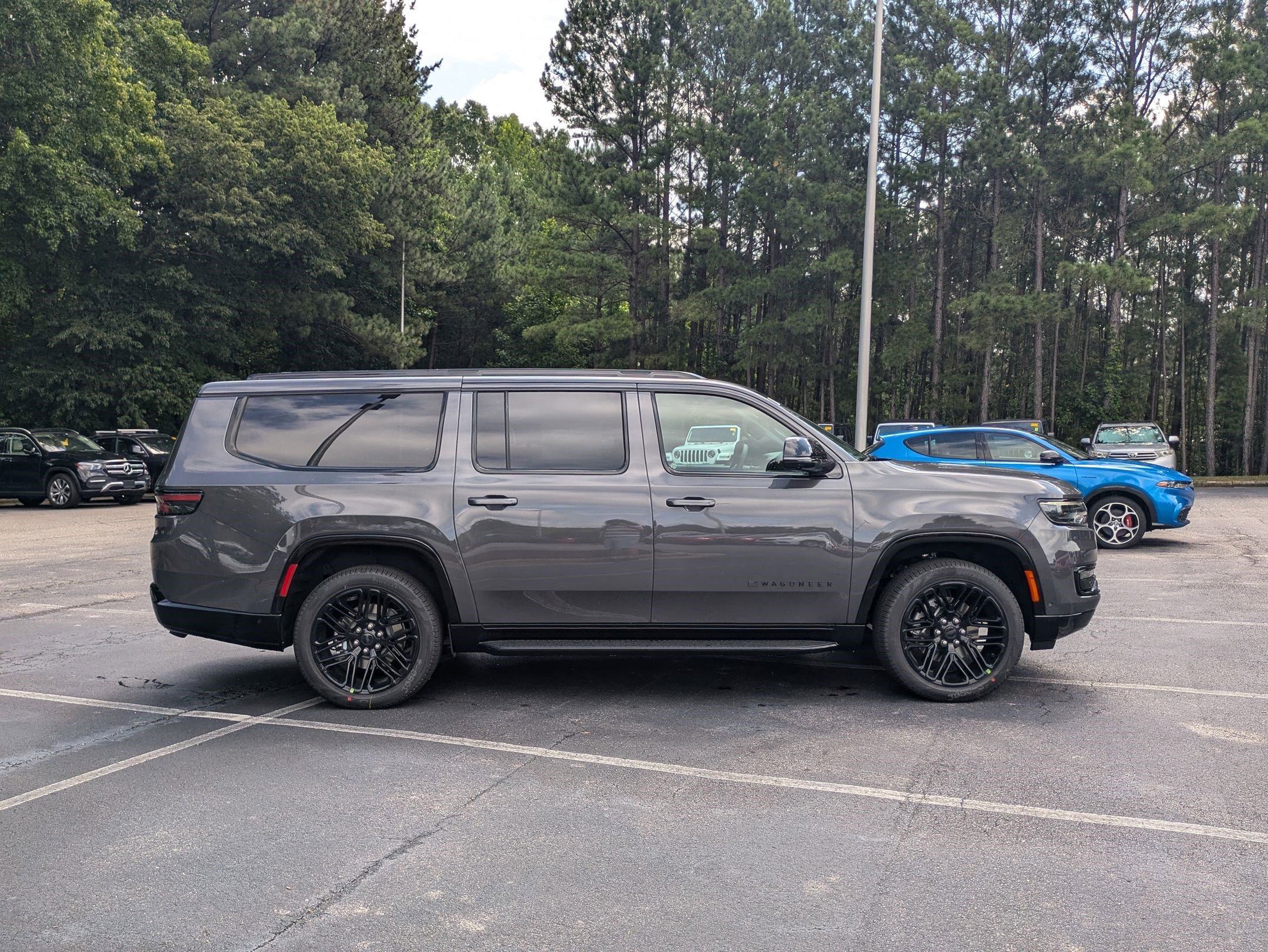 New 2025 Jeep Wagoneer L Series II w/ Convenience Group I image 4
