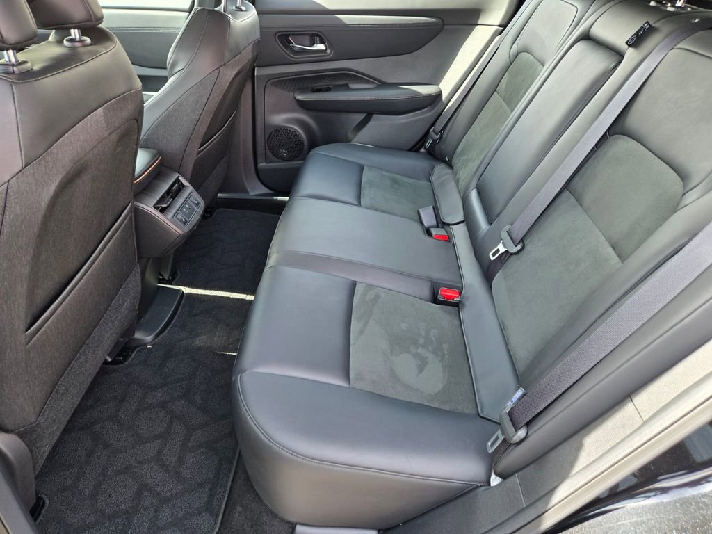 Used 2024 Nissan Ariya AWD image 12