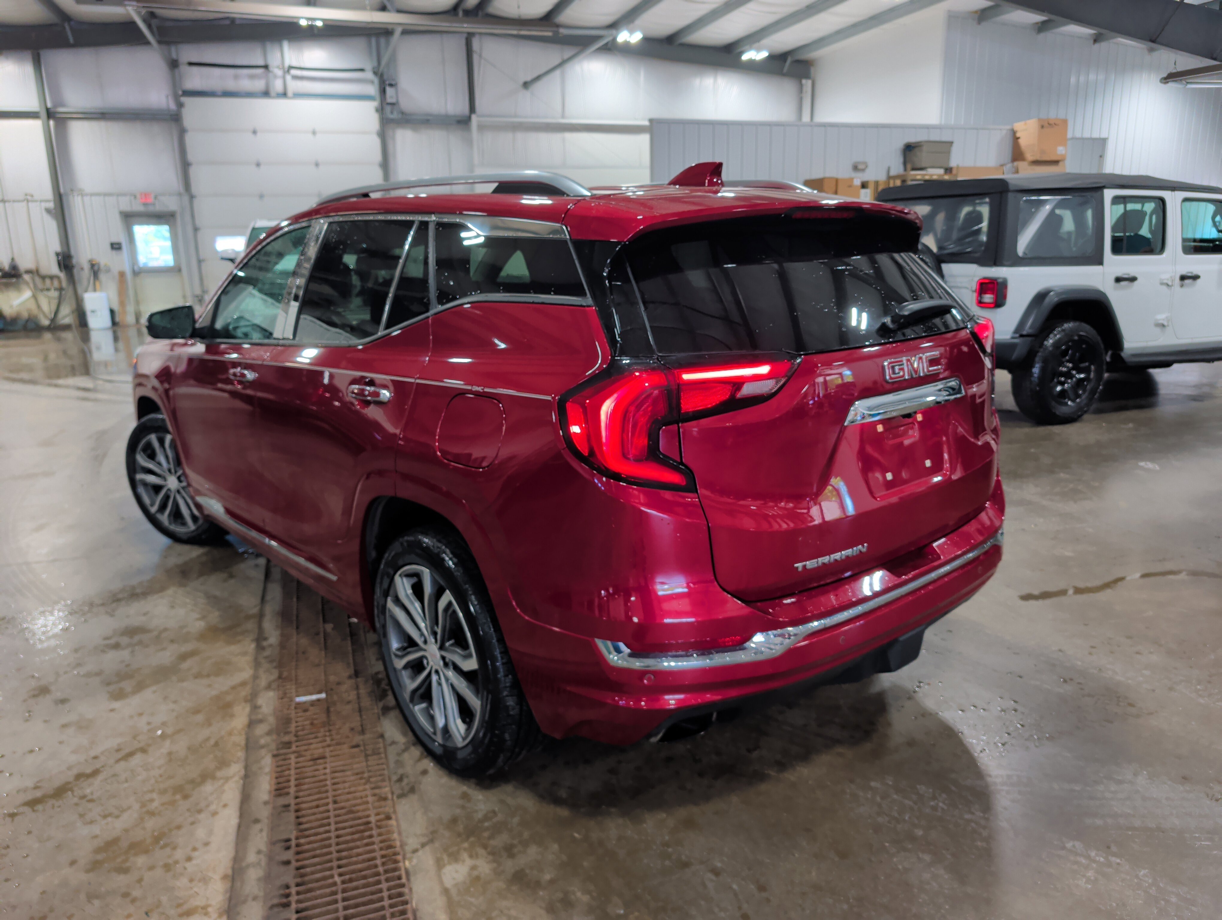 Used 2019 GMC Terrain Denali w/ Advanced Safety Package FWD image 4
