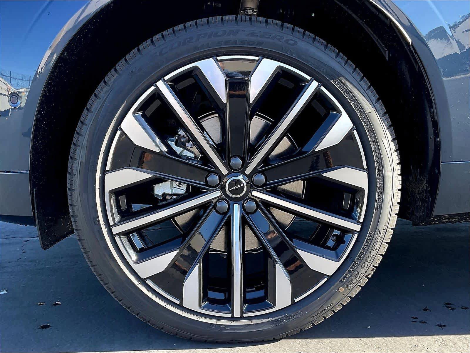New 2026 Volvo XC60 B5 Ultra w/ Climate Package AWD/4WD image 14