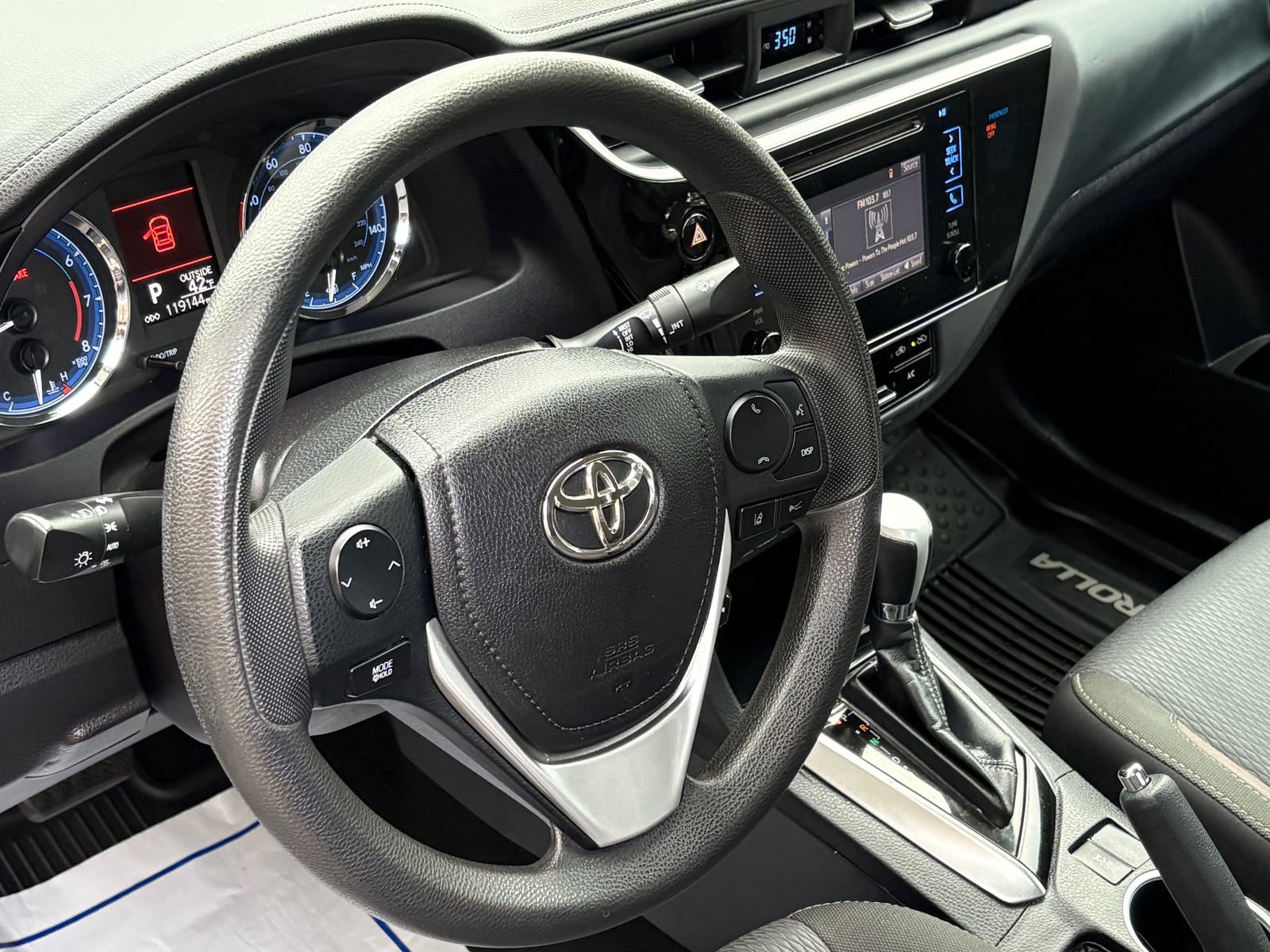 Used 2018 Toyota Corolla LE image 11