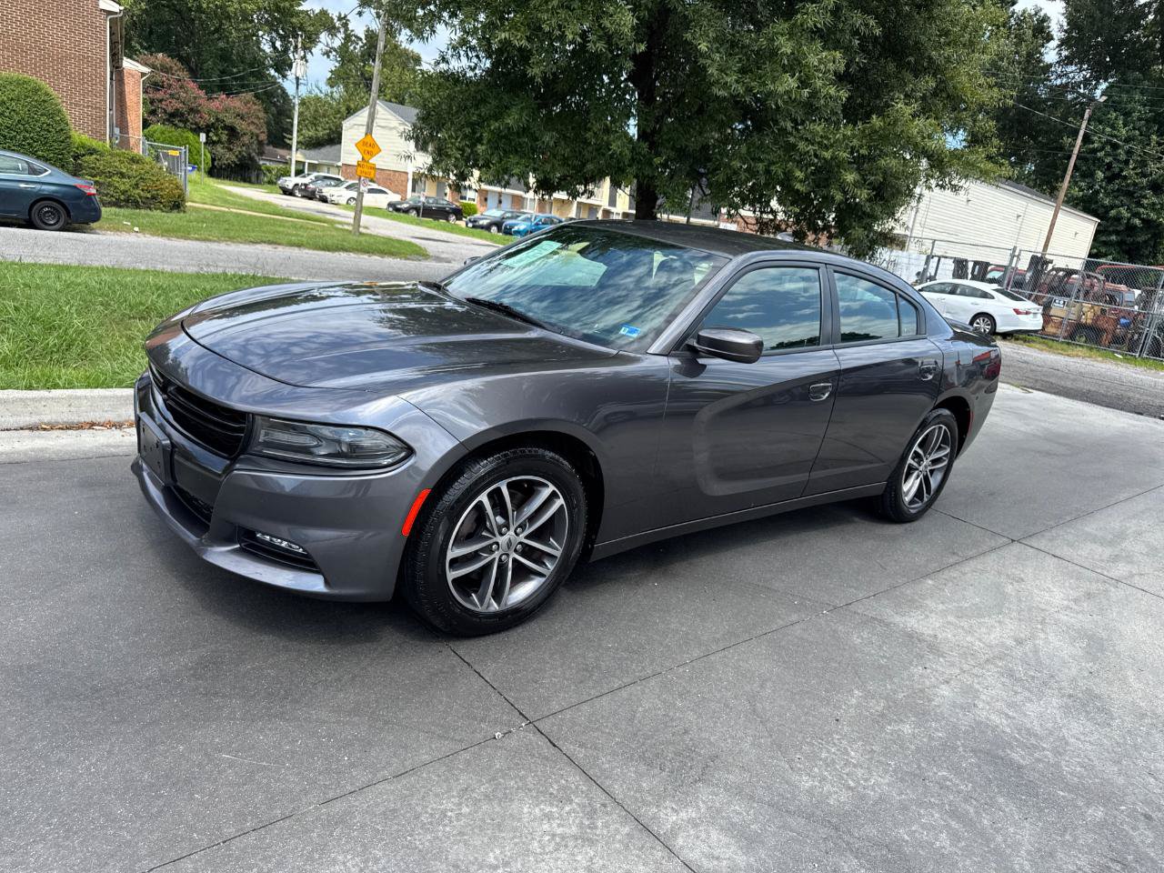 Used 2019 Dodge Charger SXT AWD/4WD image 2