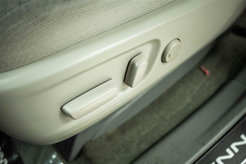 Used 2012 Toyota Sienna LE w/ Towing Pkg image 15