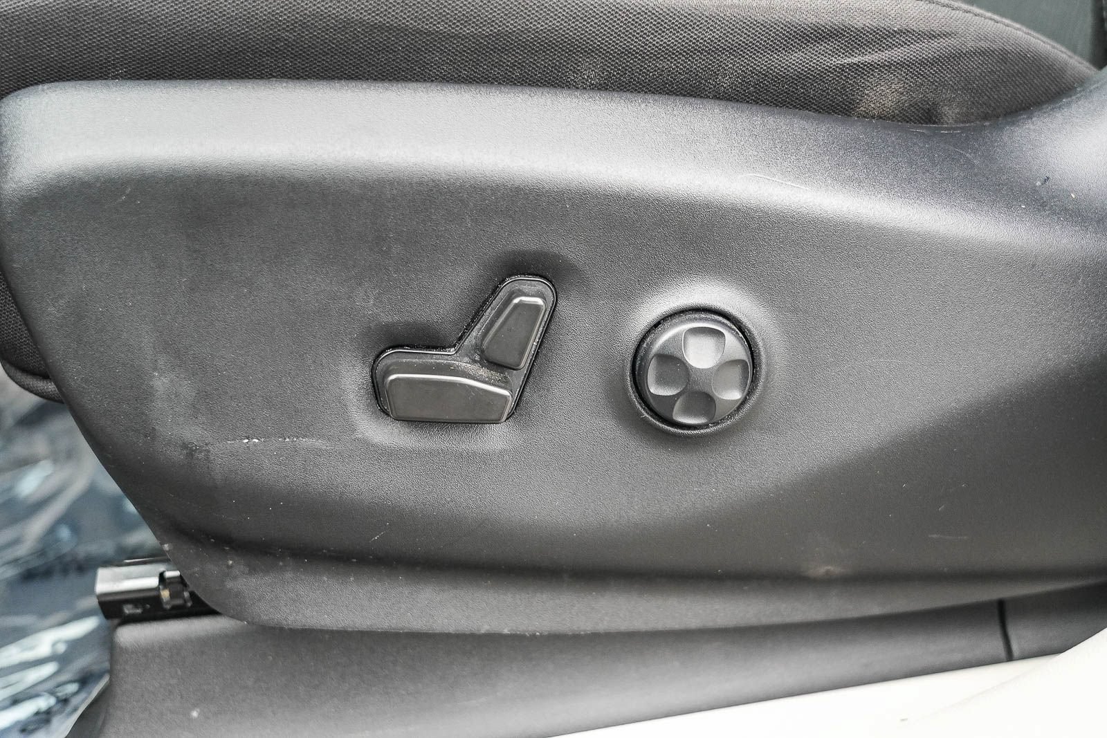 Used 2022 Chrysler Voyager LX FWD image 21