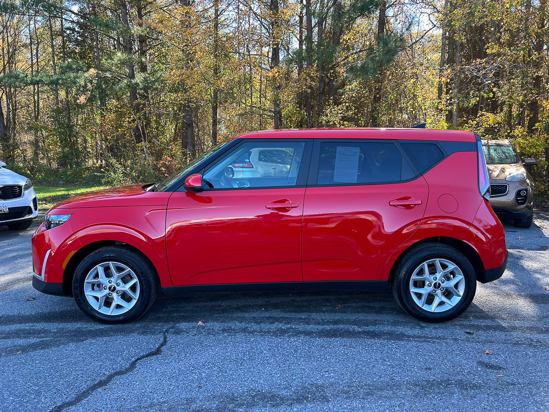 Used 2025 Kia Soul LX w/ LX Technology Package image 2
