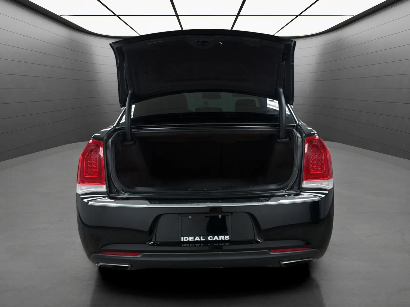 Used 2016 Chrysler 300 C RWD image 20