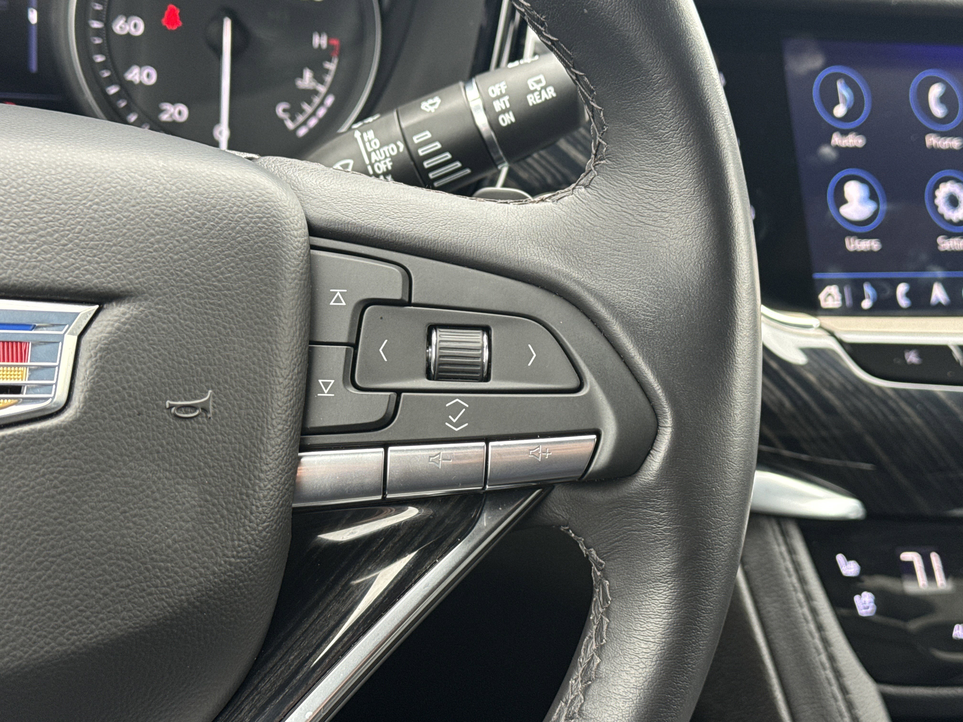 Used 2025 Cadillac XT6 Premium Luxury w/ Technology Package image 19