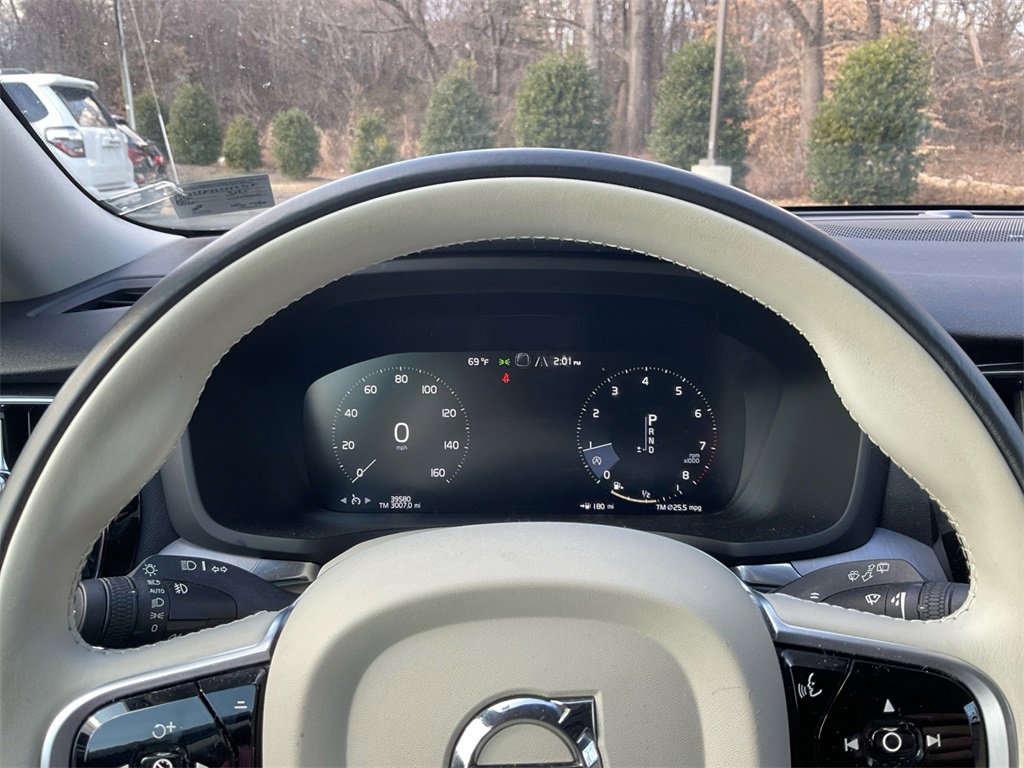 Used 2020 Volvo V60 T5 Momentum image 19