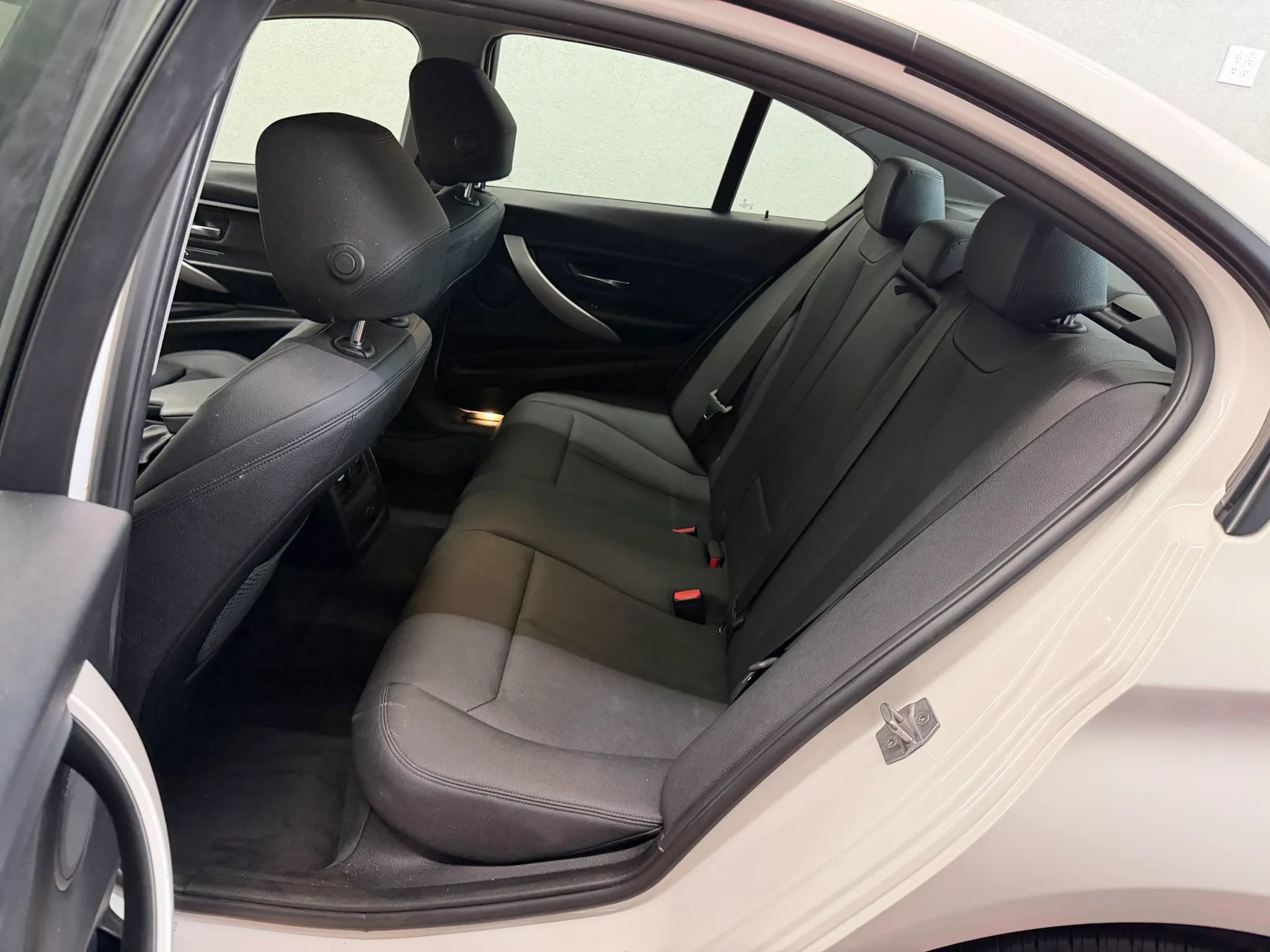 Used 2018 BMW 320i xDrive Sedan AWD/4WD image 14