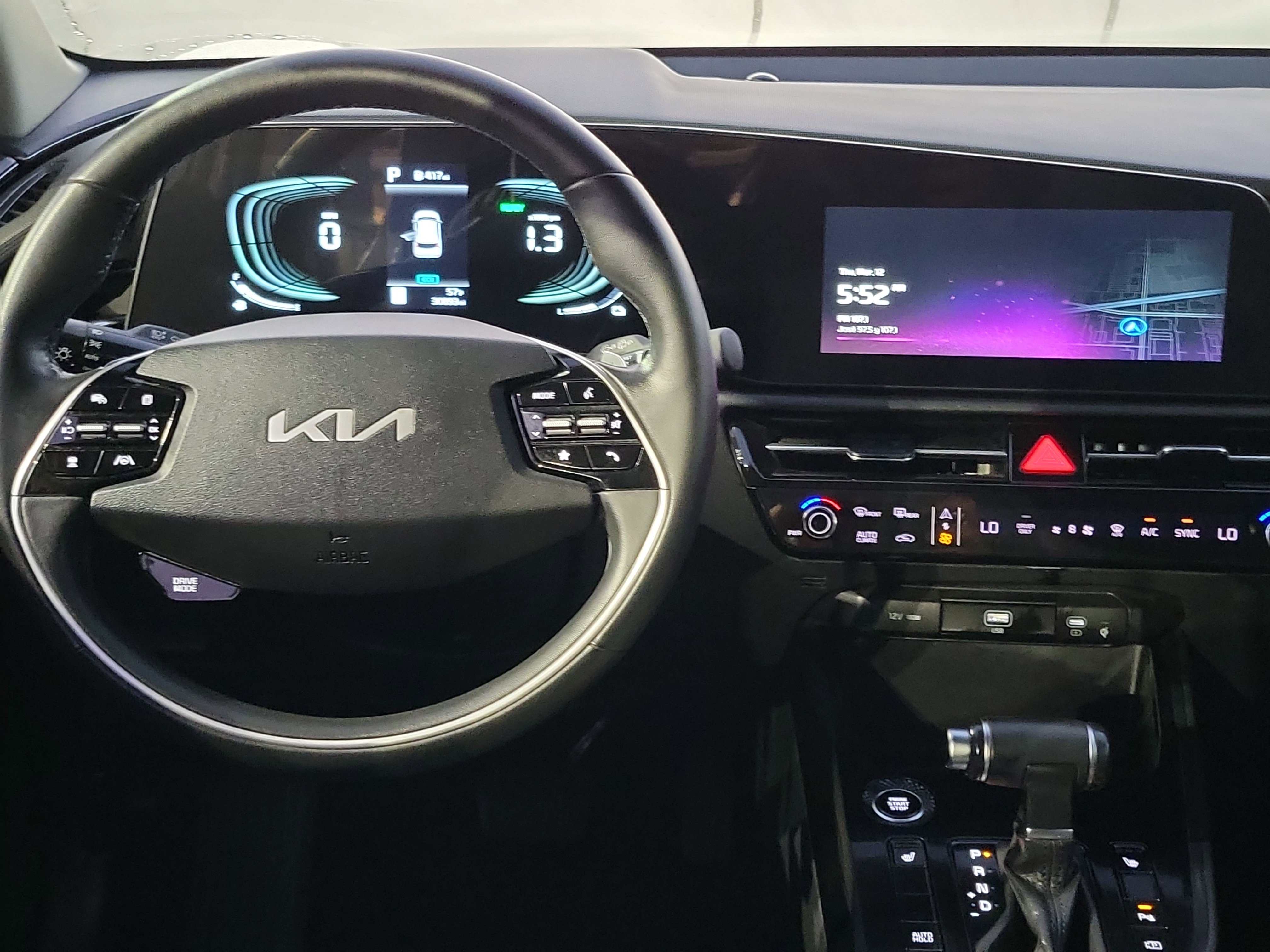 Used 2023 Kia Niro EX image 6