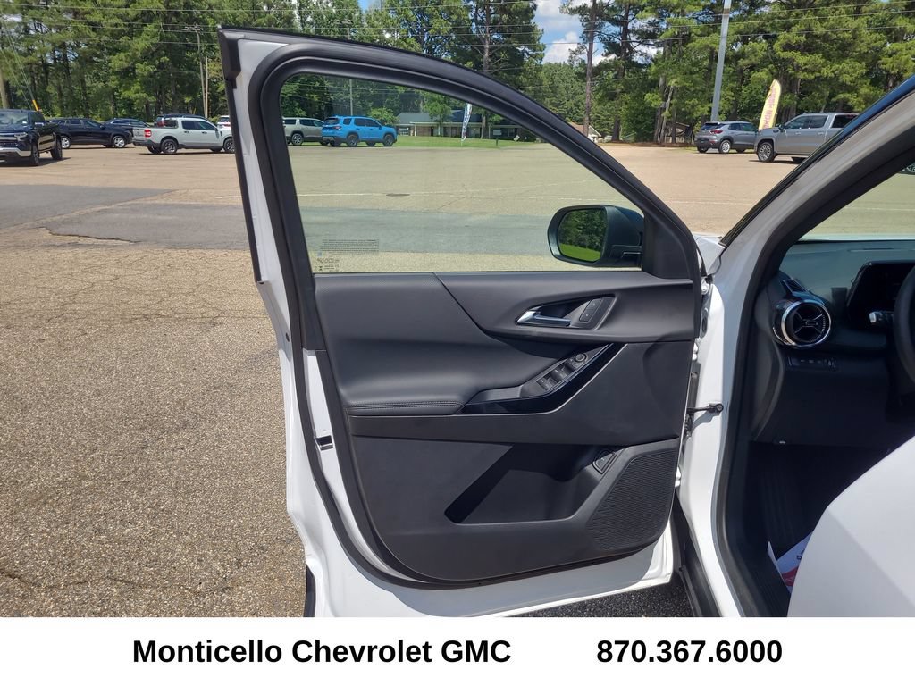 Used 2026 Chevrolet Equinox LT w/ Convenience Package II AWD/4WD image 12