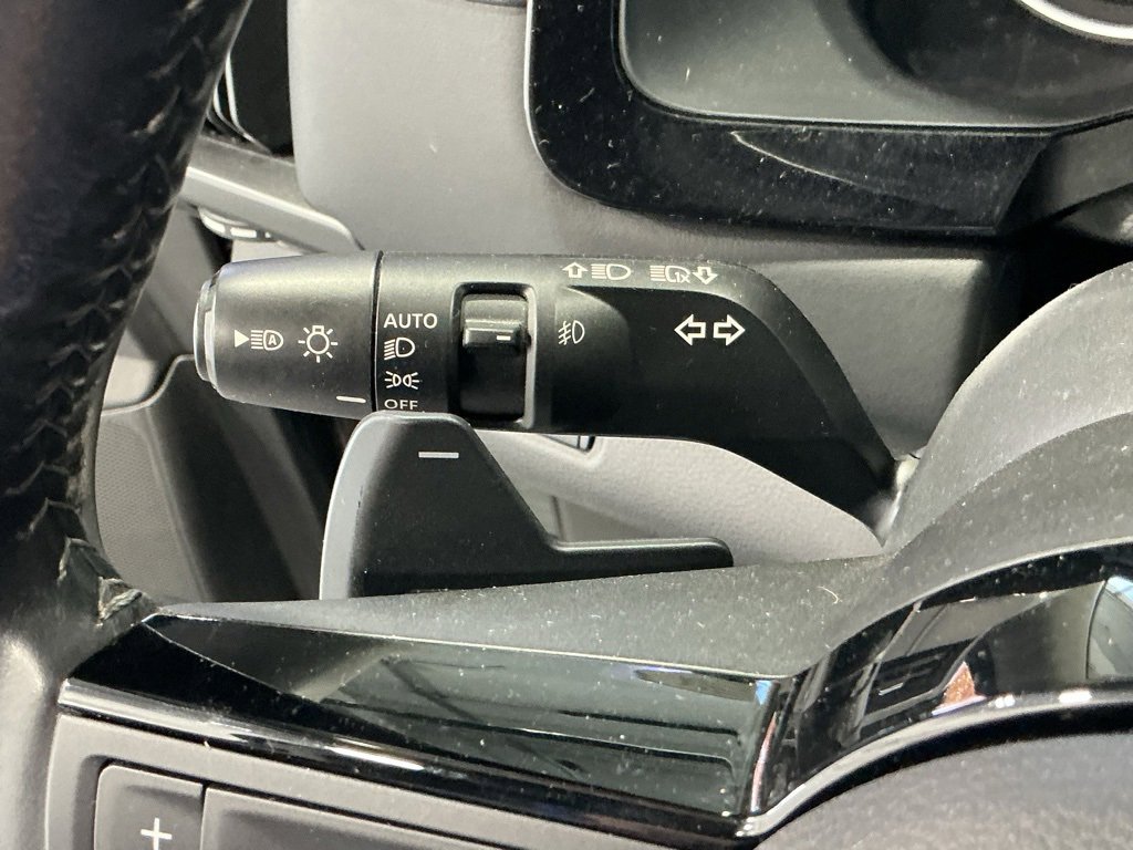 Used 2023 Nissan Pathfinder SL w/ Lighting Package (N92) image 16