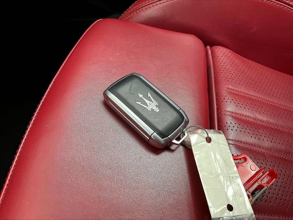 Used 2023 Maserati Grecale Modena AWD/4WD image 28