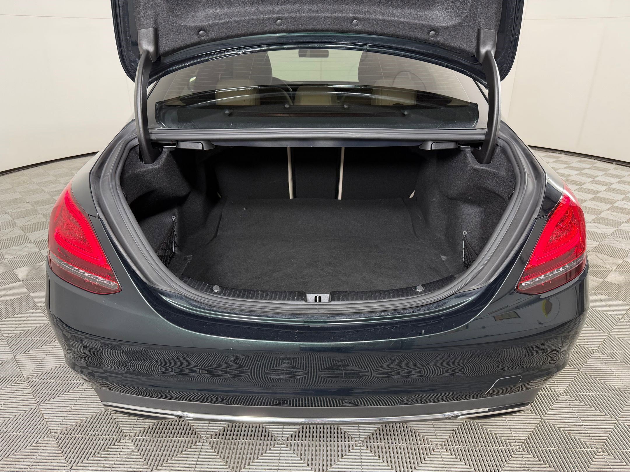 Used 2019 Mercedes-Benz C 300 4MATIC Sedan image 31