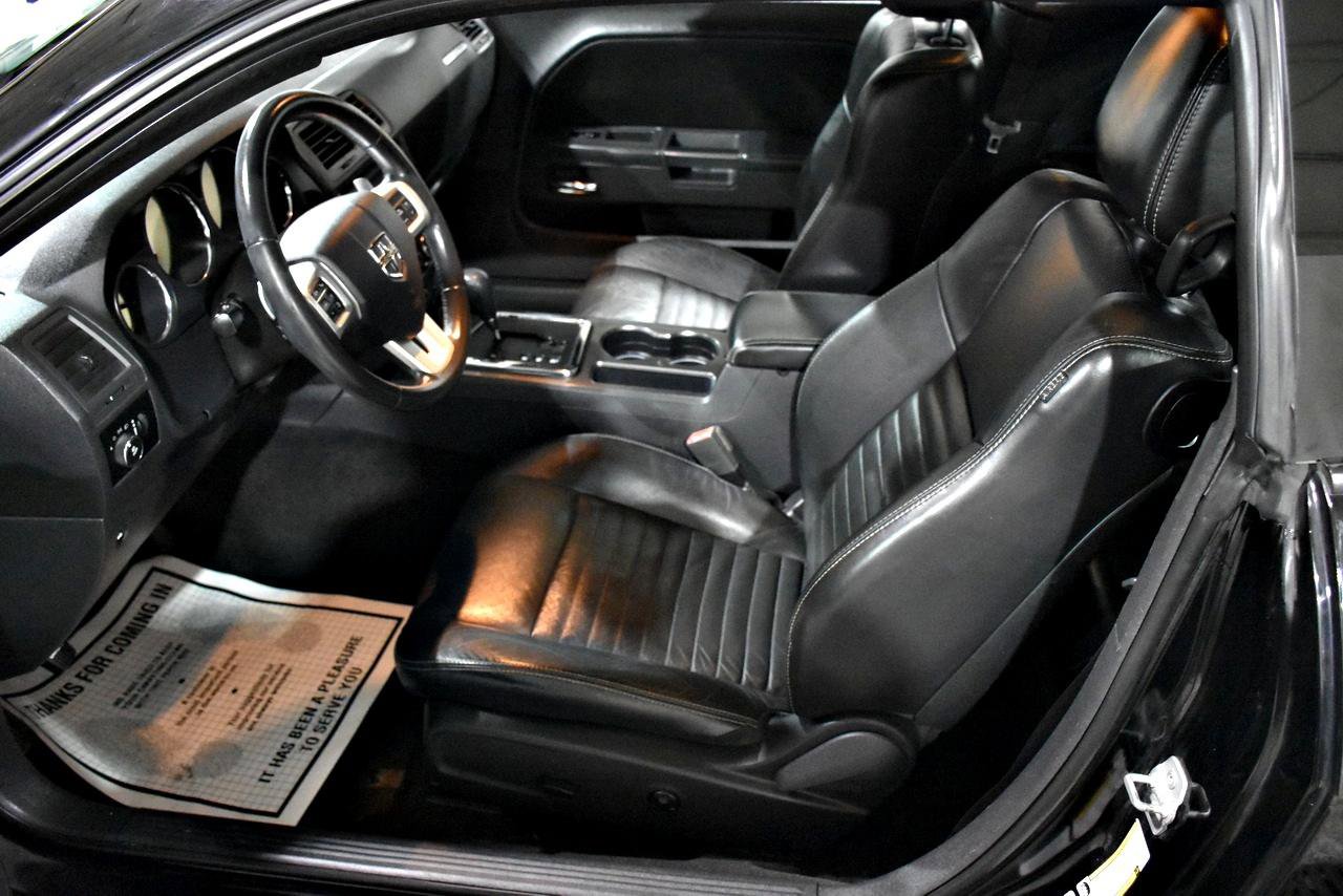 Used 2013 Dodge Challenger SXT image 40