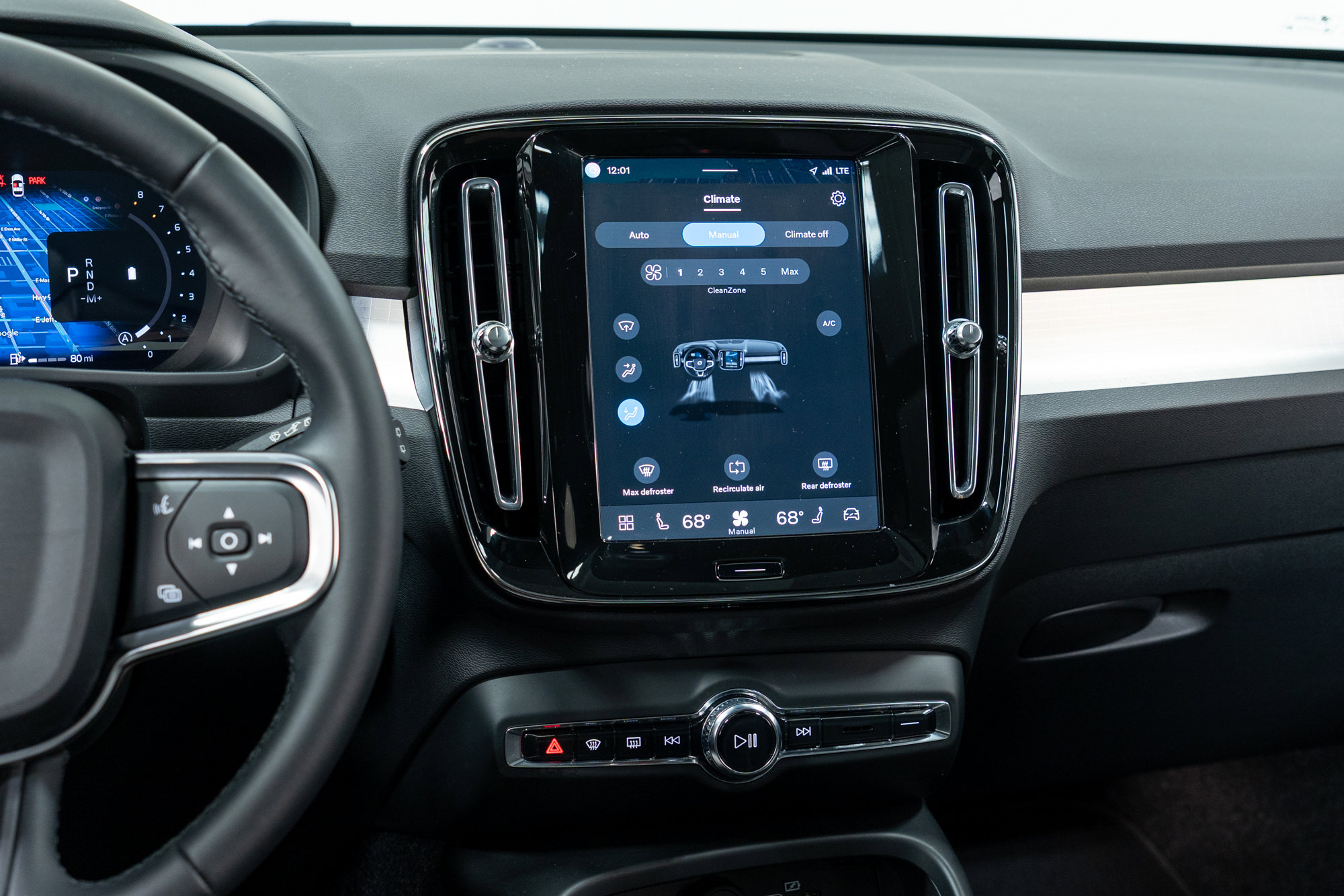 Certified 2025 Volvo XC40 B5 Core image 19