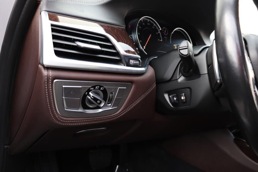 Used 2016 BMW 740i RWD image 39