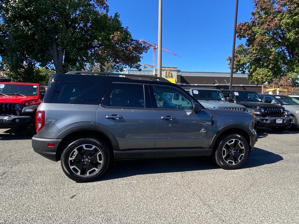 Used 2024 Ford Bronco Sport Outer Banks w/ Tech Package image 2