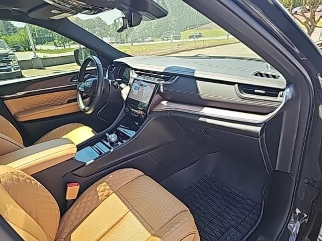 Used 2023 Jeep Grand Cherokee Summit w/ Luxury Tech Group V image 6